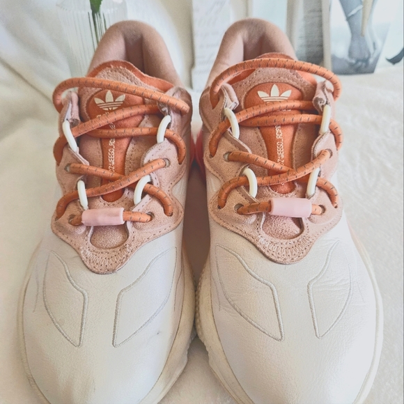 Adidas running shoes - Picture 3 of 4